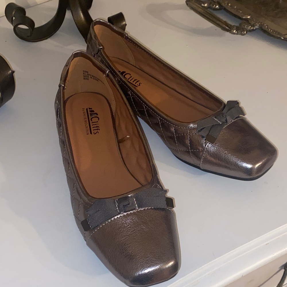 Cliffs by WHITE MOUNTAIN Metallic Bronze Quilted Ballet Flats with Bow Trim